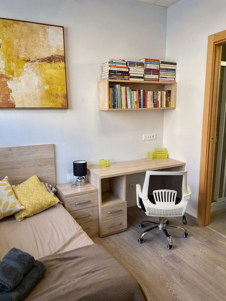 Habitación individual en residencia de estudiantes en Manresa cerca de la FUB